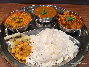 海老カレーと不思議カオスな占い部