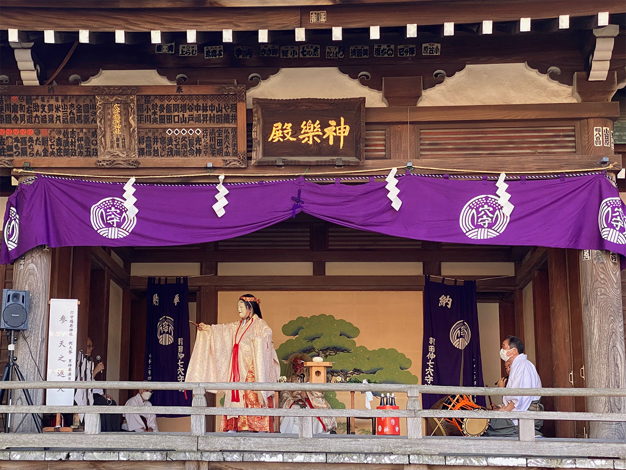 穴守稲荷神社、神楽殿での奉奏